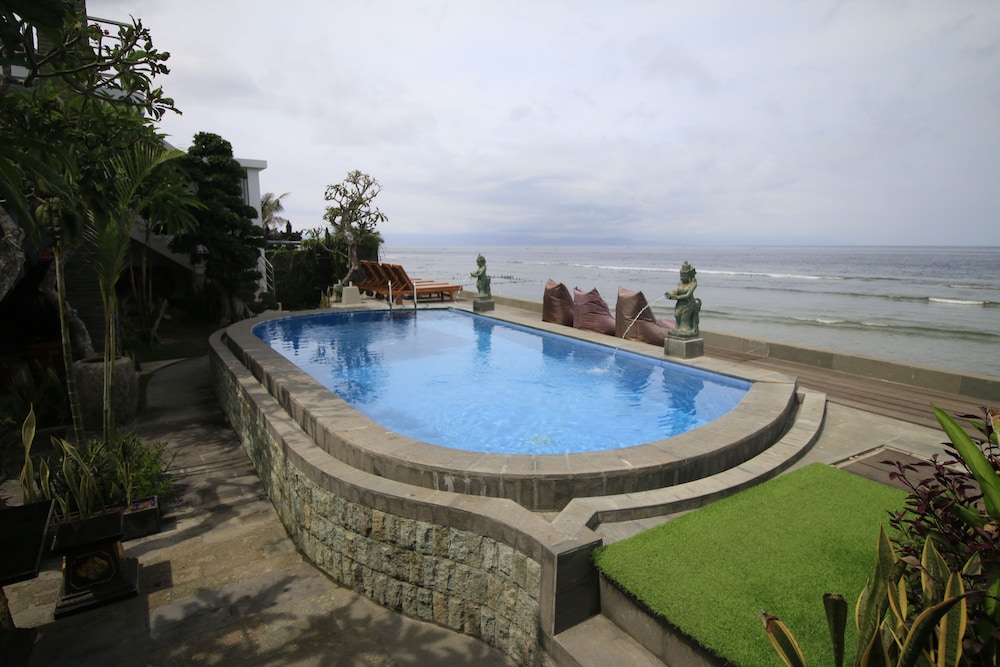 Green Beach Inn 10/22