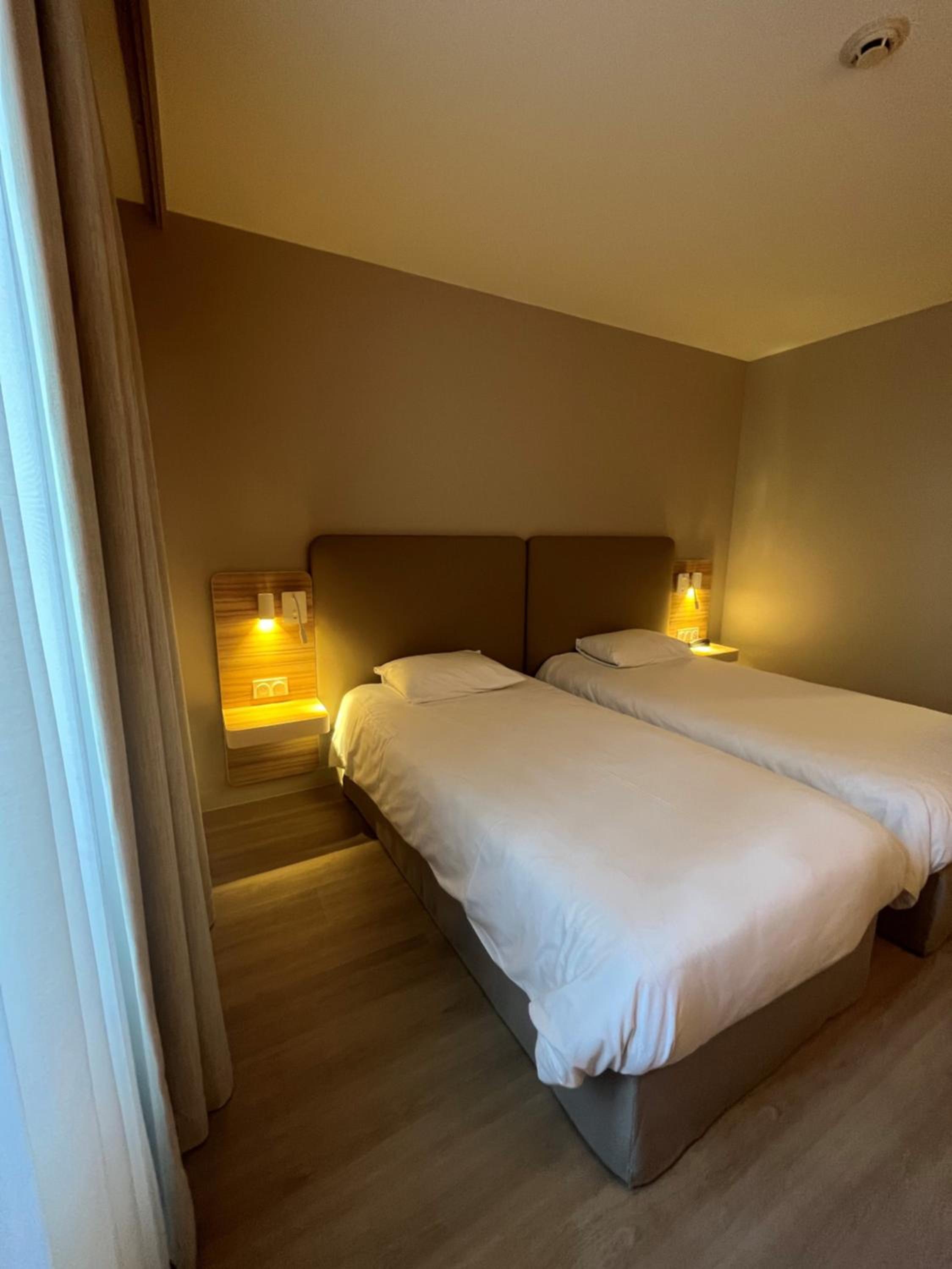 Comfort, Twin Beds, Mosque View، Abbaye Des Premontres 4/4