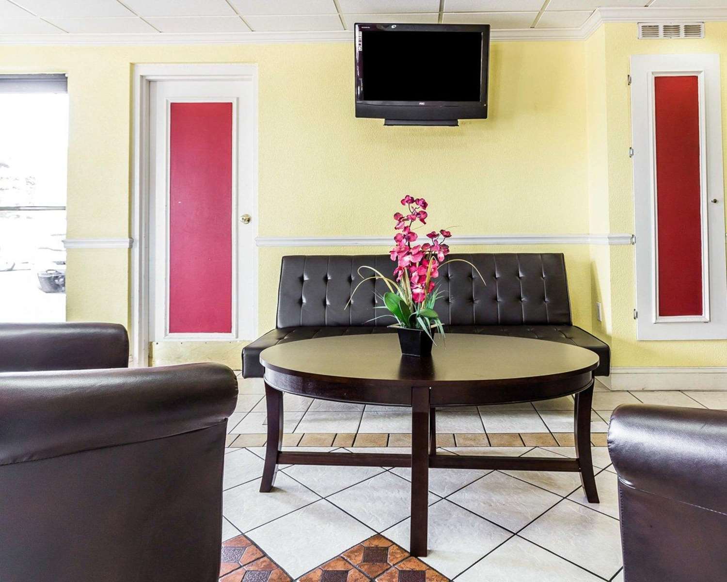 Econo Lodge Inn And Suites Matthews Charlotte 21/28