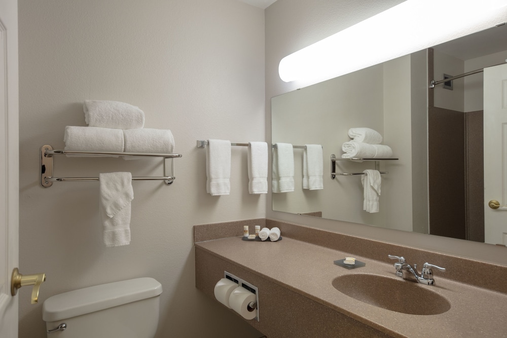 La Quinta Inn Suites Springfield Airport Plaza 21/61