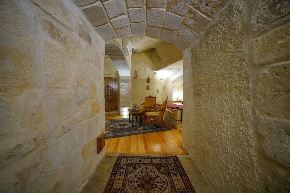 Harman Cave Hotel 39/78