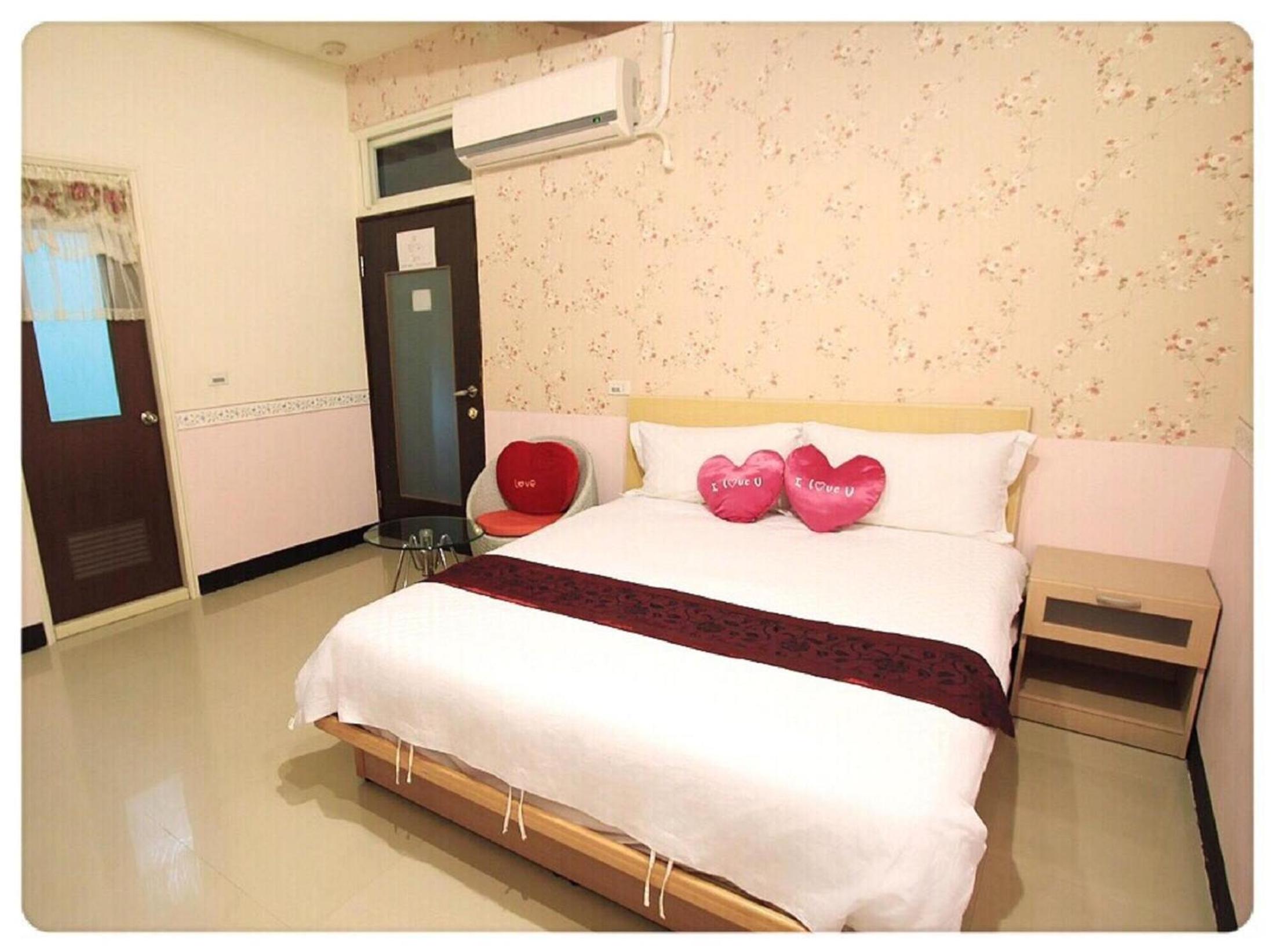 Room, Double Bed, No Window