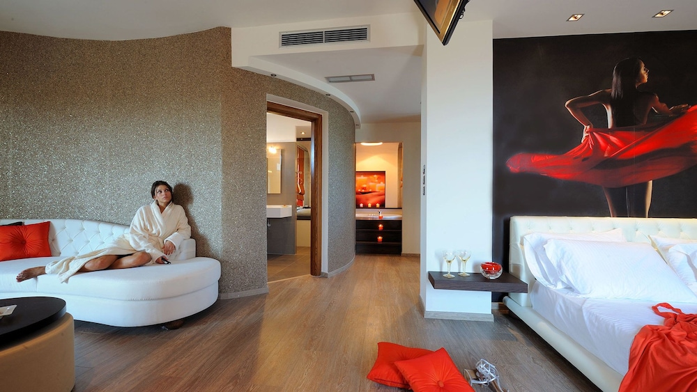 Iakovakis Suites Spa 8/50