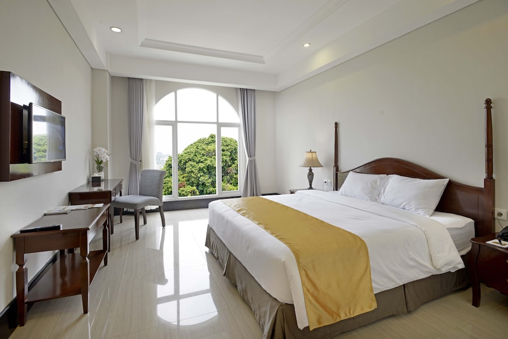 The Sahira Hotel 11/40