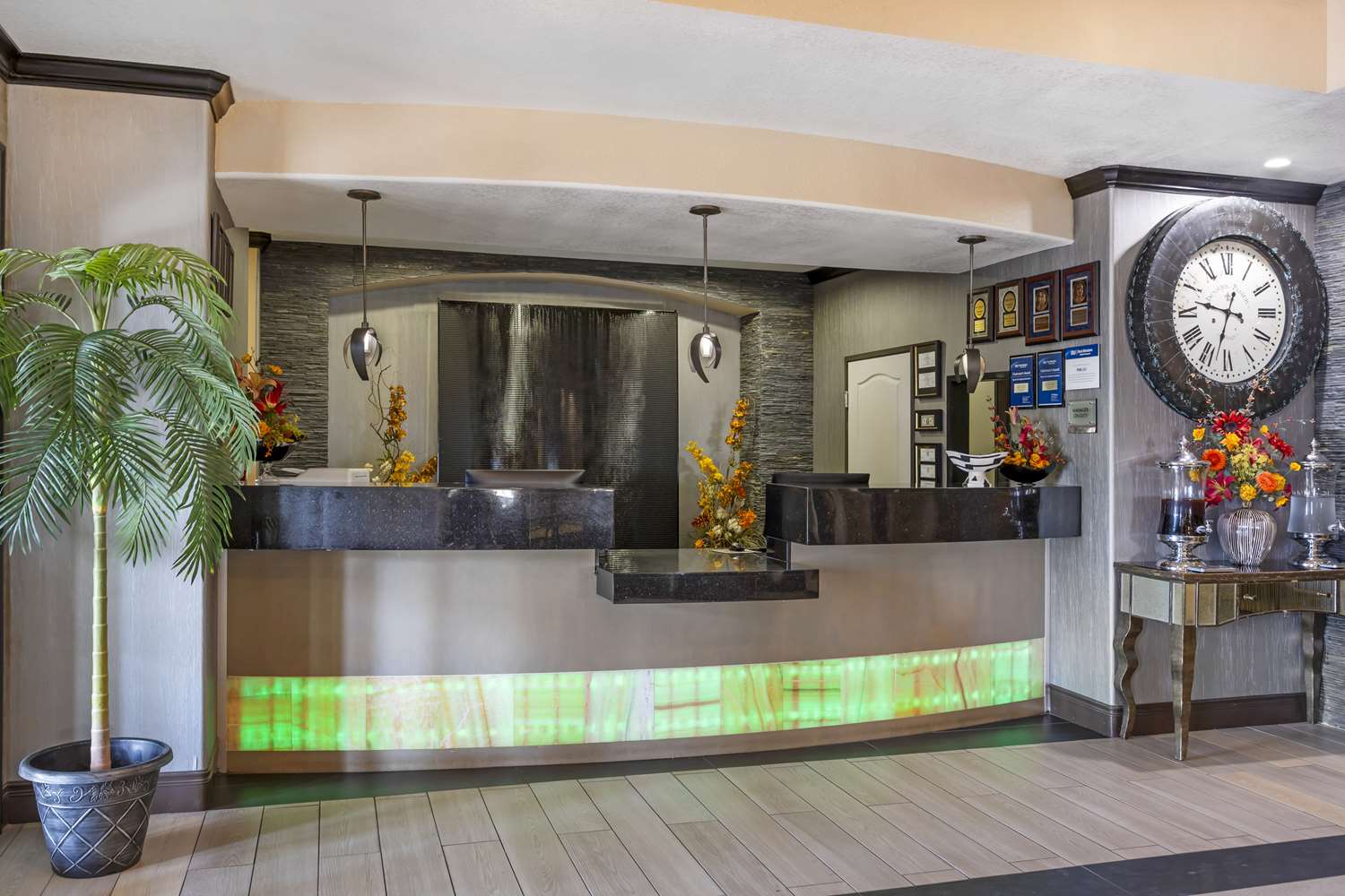 Best Western Plus Emerald Inn & Suites 10/39