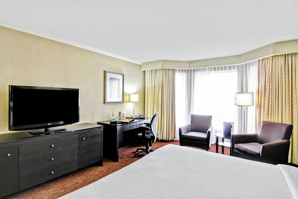 Guest Room, King Bed, Low Floor