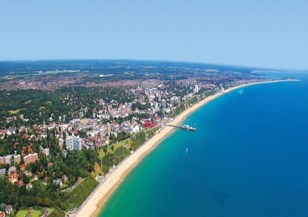 Brooklands Hotel Bed And Breakfast Bournemouth 26/32
