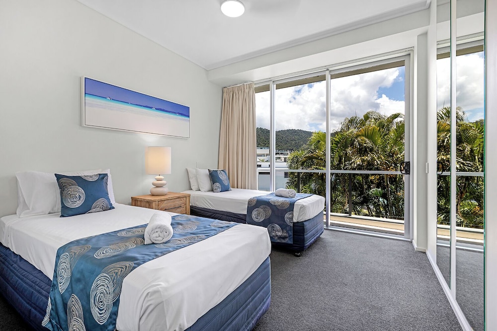 4 BEDROOMS, LOFT, PENTHOUSE, WATER FRONT, 3 BATHROOMS