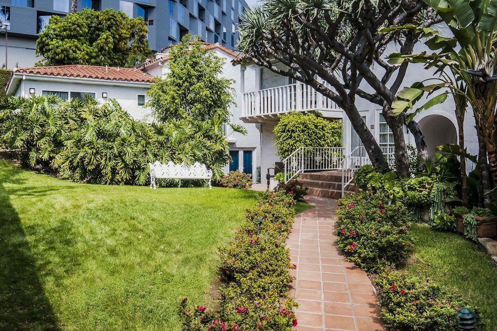 Sunset Marquis Hotel and Villas 41/45