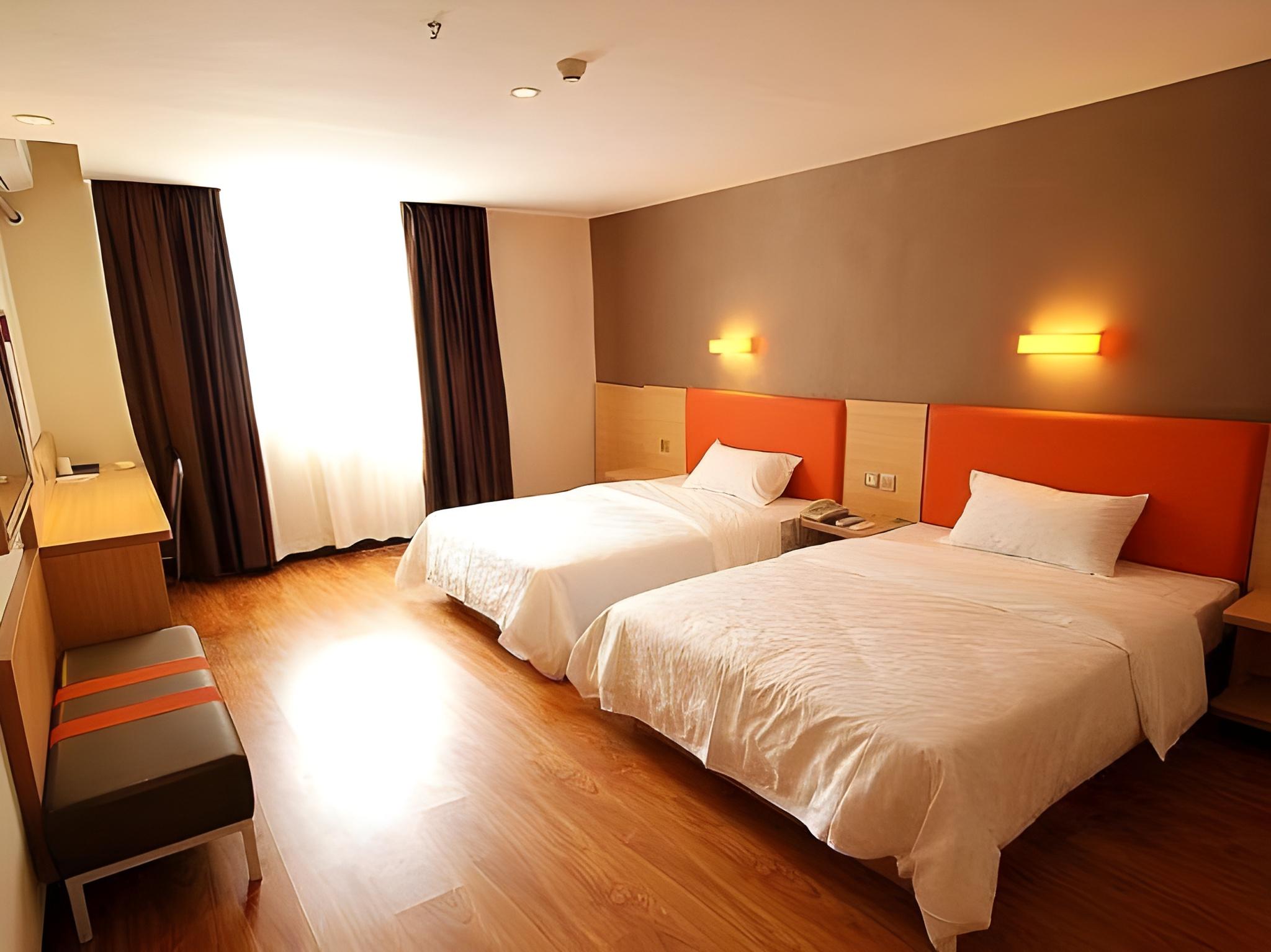 Boutique, Twin Beds