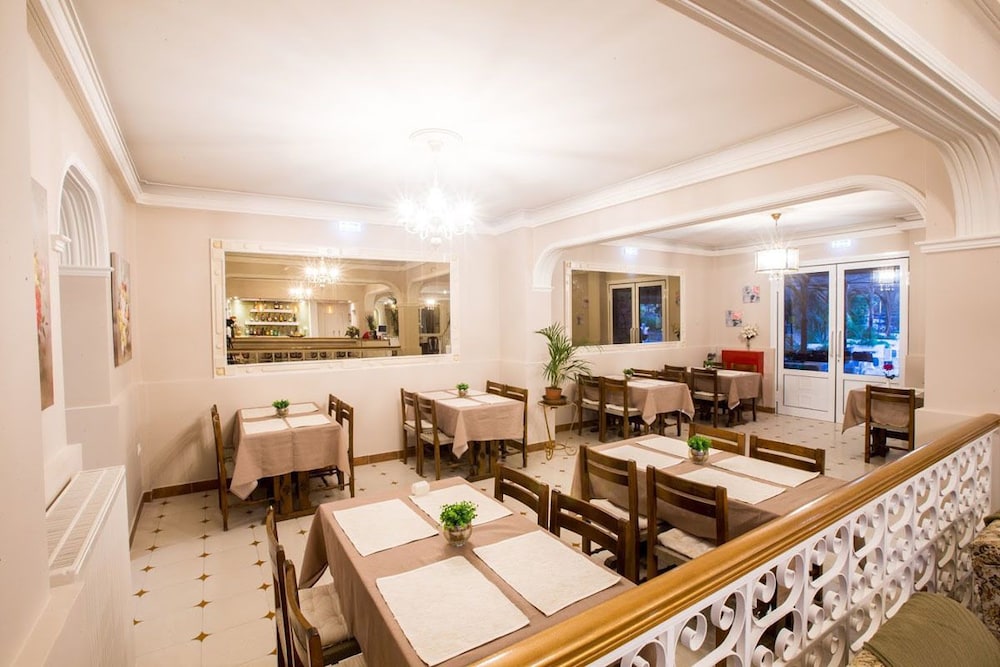 Sirena Beach Hotel 49/56