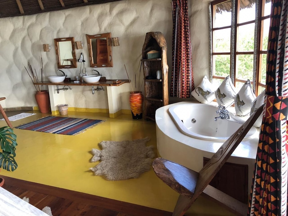 Sunbird Lodge Elementaita 38/39