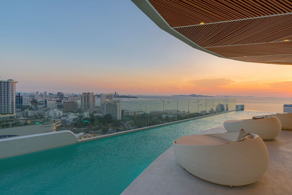 Akara Hotel Pattaya 78/82