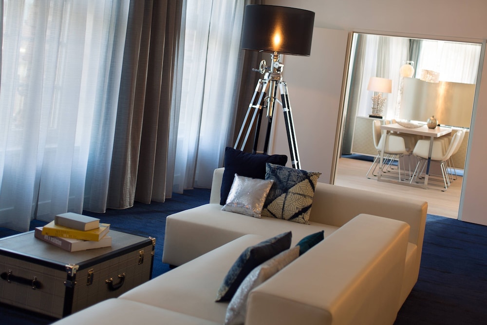 Renaissance Hamburg Hotel 50/63