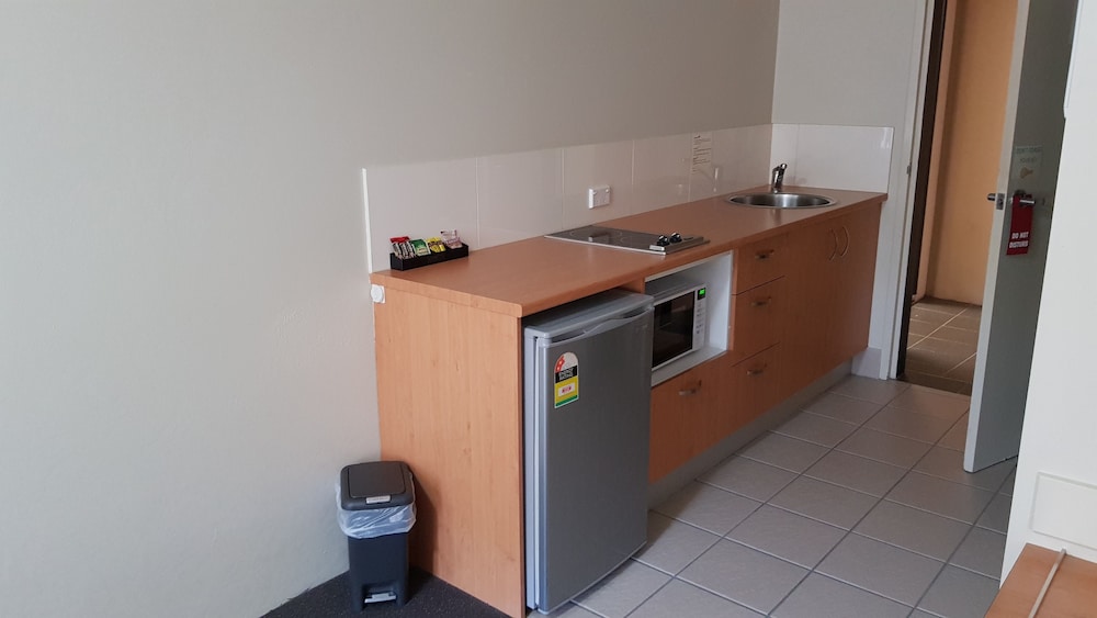 NAMBOUR HEIGHTS MOTEL 15/19