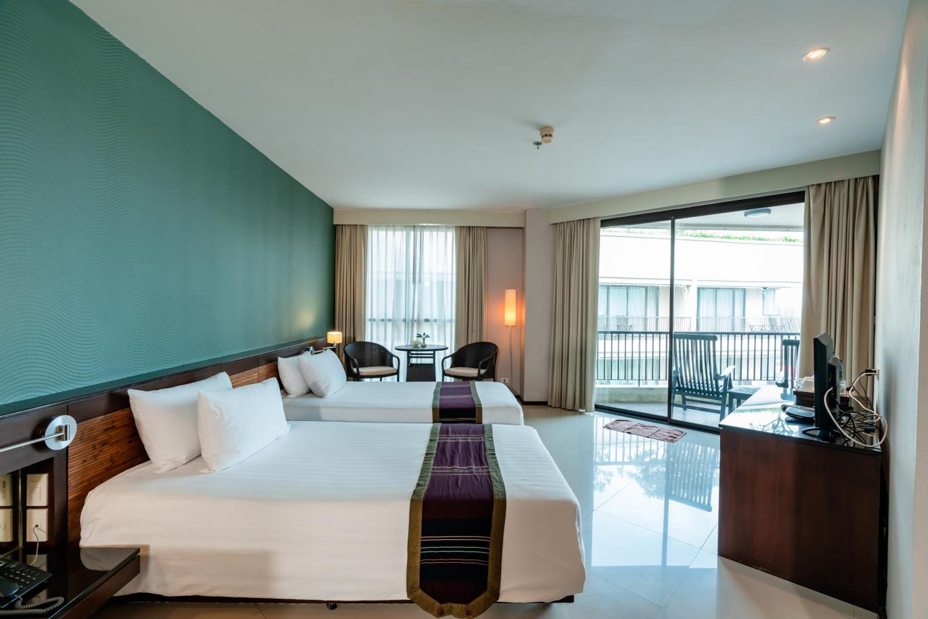 Deluxe, Double Bed
