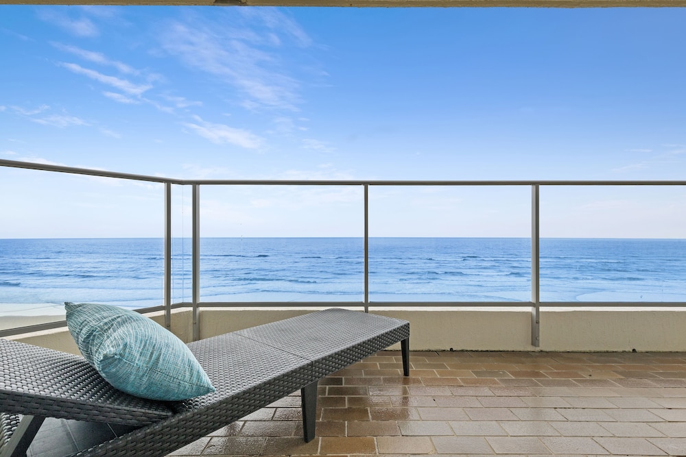 FORESHORE BEACHFRONT APARTMENTS 59/66