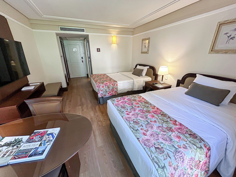 LUXURY, TWIN BEDS