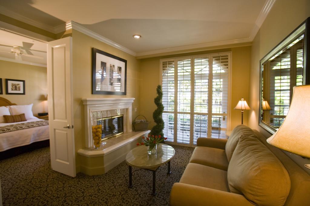 THE WESTLAKE VILLAGE INN 18/36