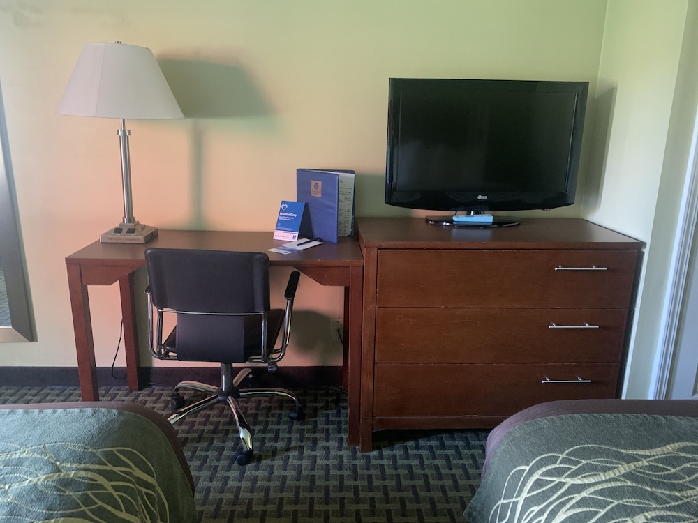Days Inn by Wyndham Austintown 37/41
