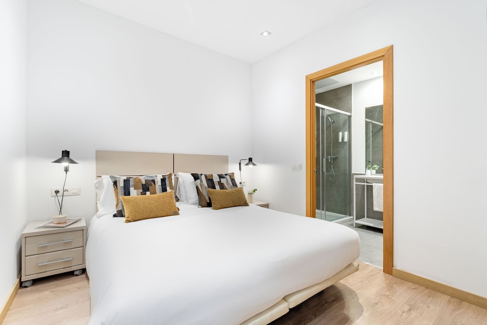 Apartment, 1 Double and 4 Single Beds، The Corner Apartments by Aspasios 9/10