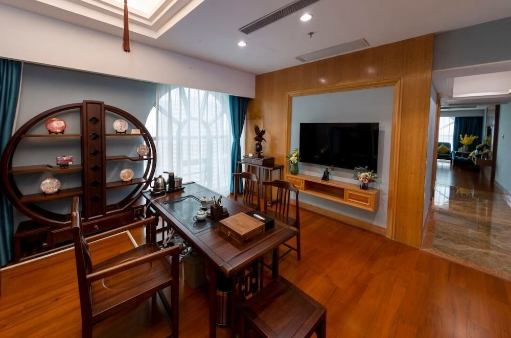Gladden Hotel Jiangmen 51/61