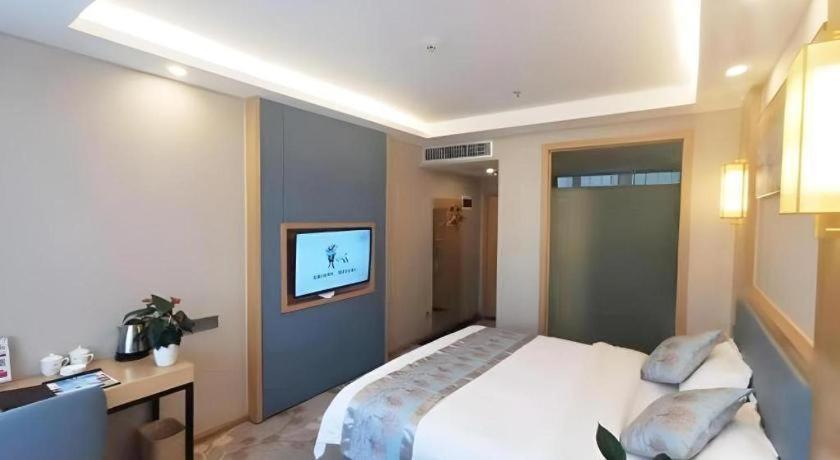 GreenTree Inn Guiyang Wudang District High-speed Railway East Station 11/43