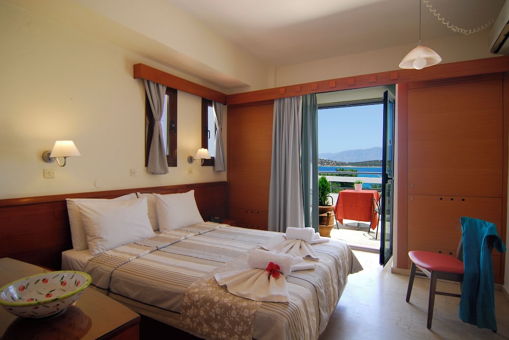 Lato Hotel 11/44