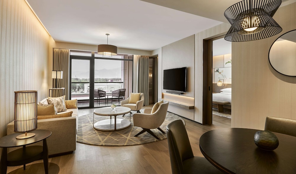Hyatt Regency Beijing Shiyuan 24/40
