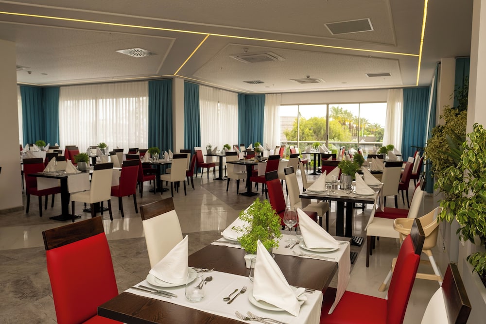 restaurant cafeteria