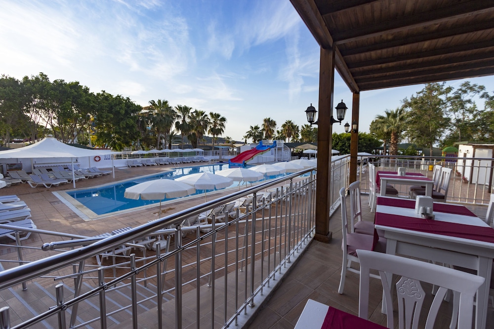 Grand Paradise Hotel 30/50