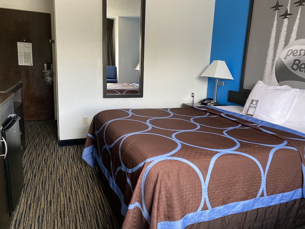 Super 8 By Wyndham Pensacola 22/49