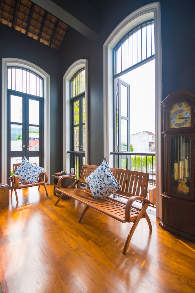 LITTLE NYONYA HOTEL 21/50
