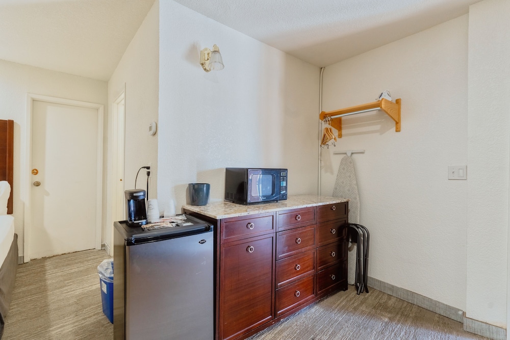 Yosemite Inn 8/61