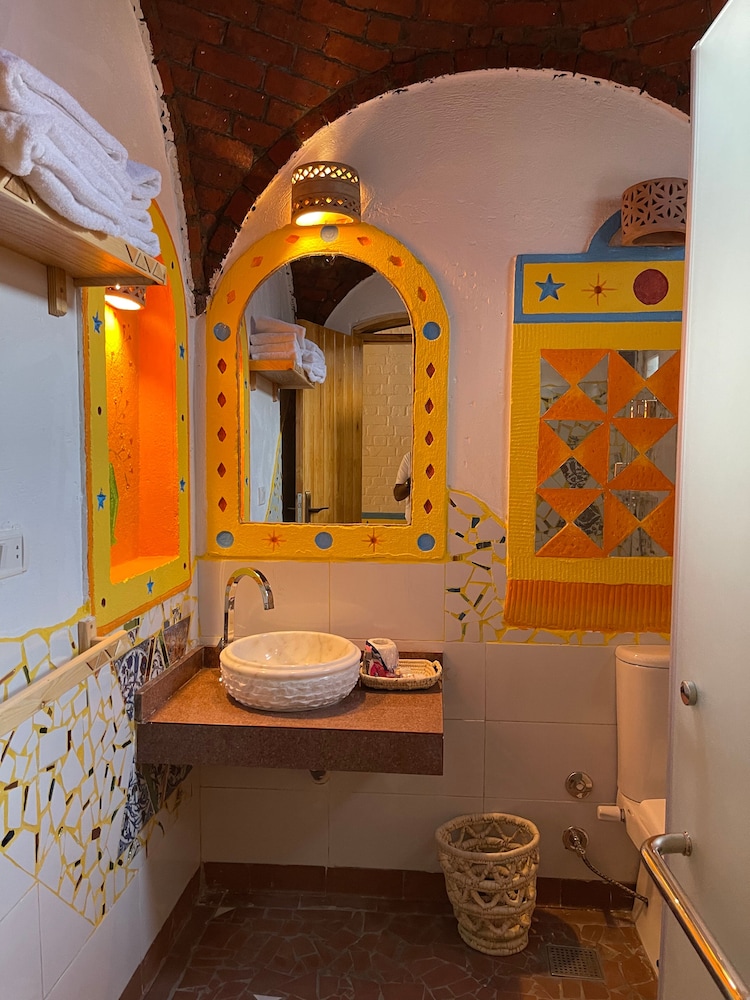 غرفة بانورامية بسريرين منفصلين بإطلالة على النهر بشرفة، Kato Dool Nubian House 2/2