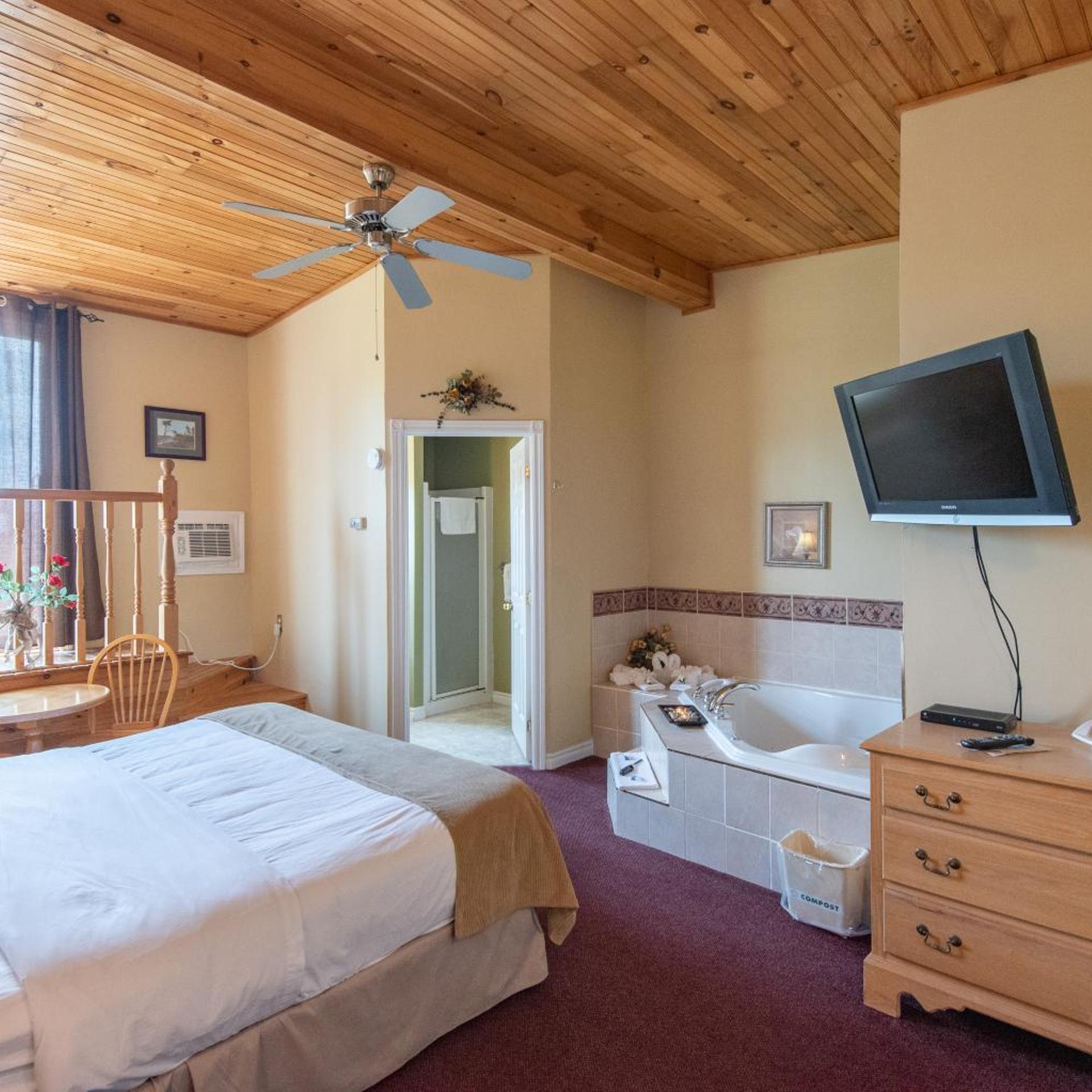 جناح بسرير كينج بجاكوزي، Canadas Best Value Inn & Suites Summerside 4/5