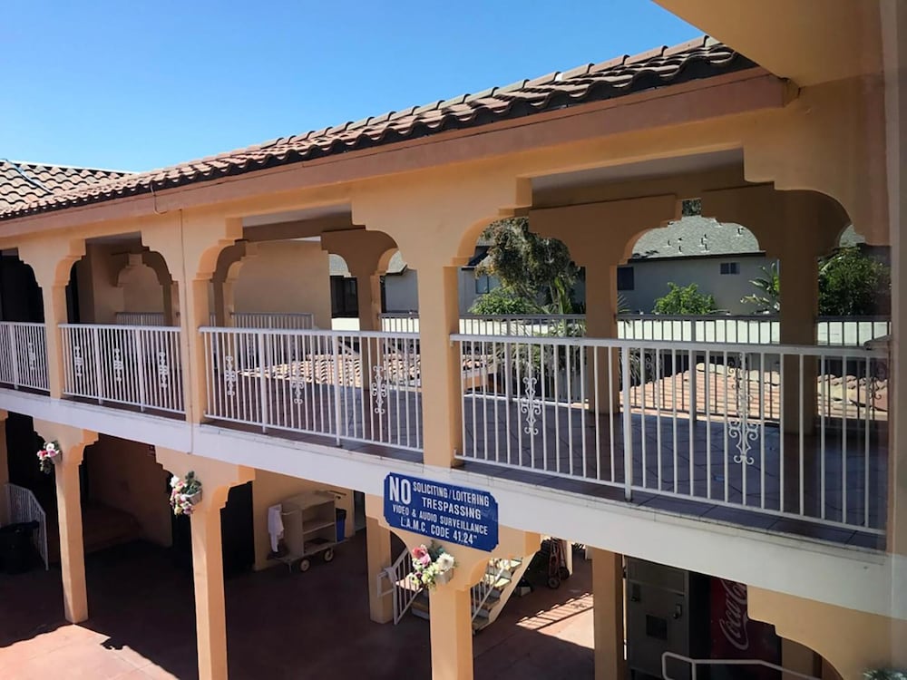 Starlight Inn Canoga Park 1/45