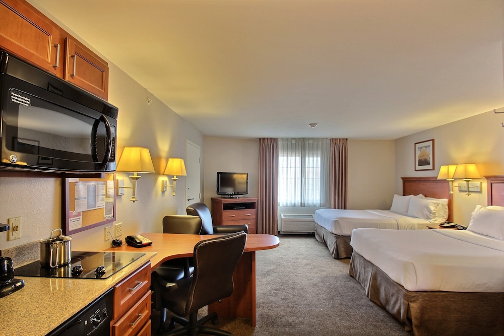 Candlewood Suites Milwaukee Airport-Oak Creek 33/73