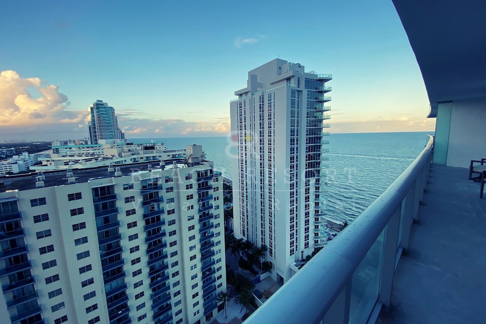 H Beach Resort Rentals 2/49