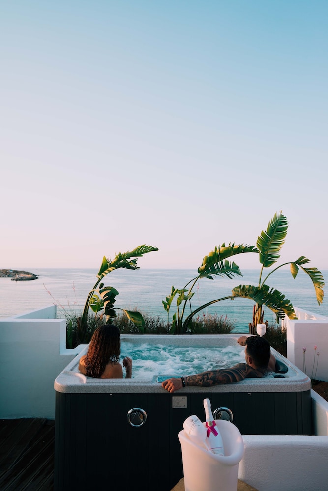 Kahlua Sea View Suites 58/67