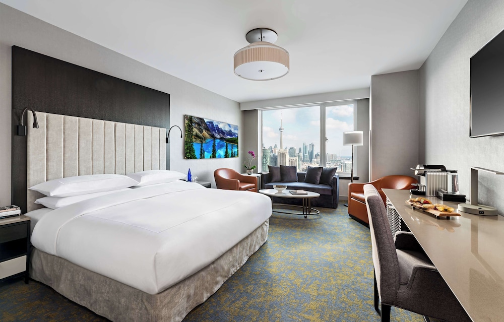 DELUXE, KING BED, HIGH FLOOR