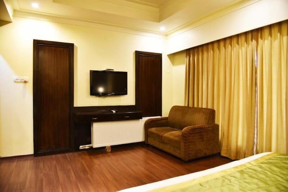 Indraprastha Resort Dalhousie 38/50