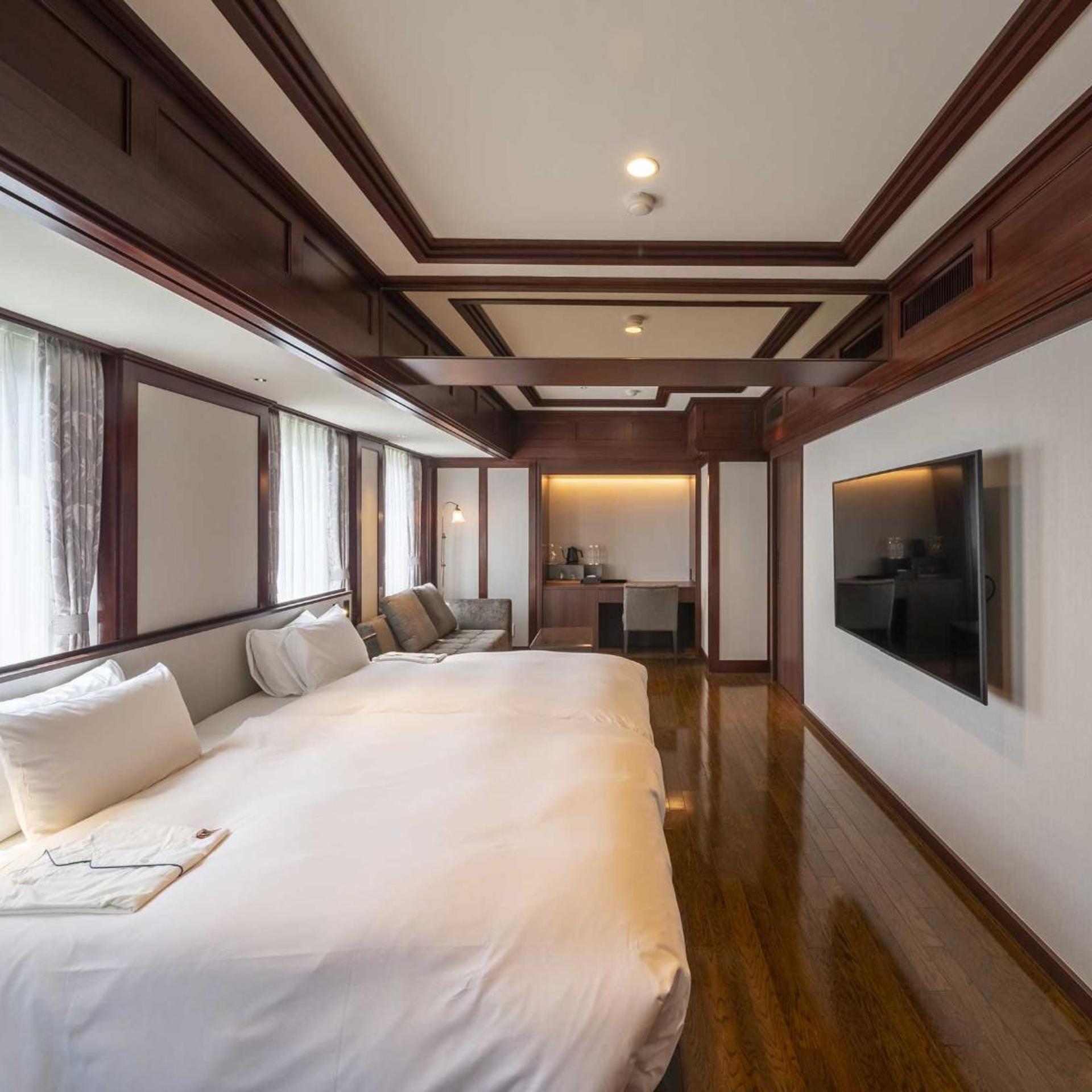 Junior Suite, South Building
