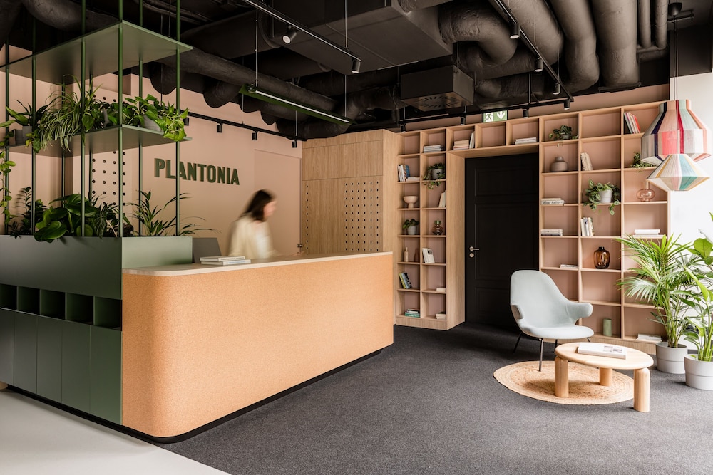 Plantonia Aparthotel 2/45