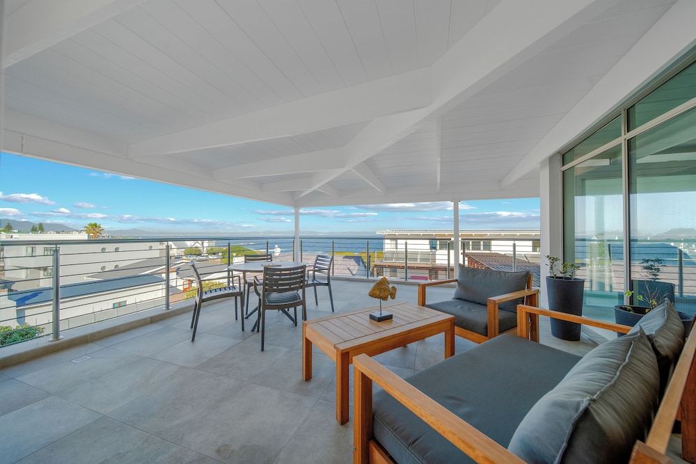 One Marine Drive Boutique Hotel 54/73