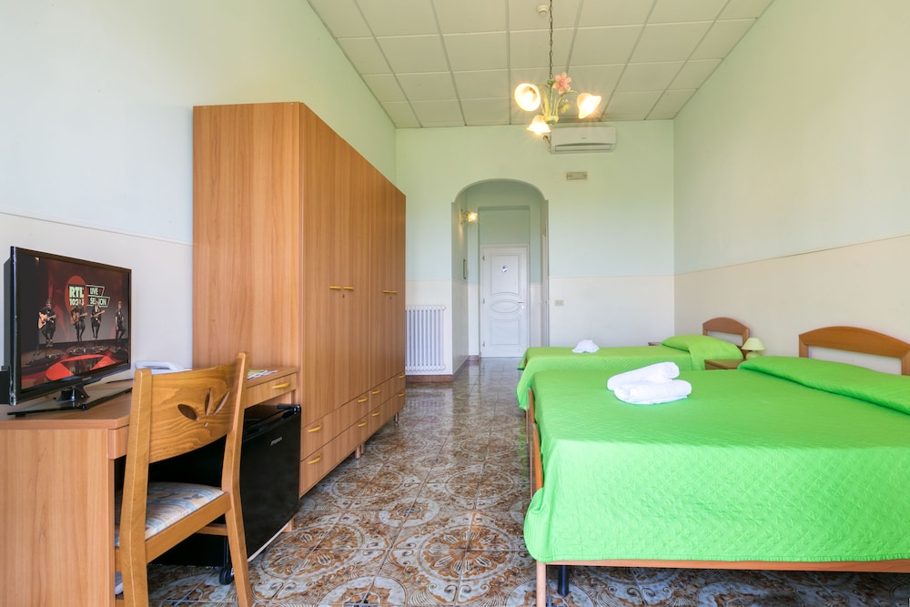SISTERS HOSTEL 35/67