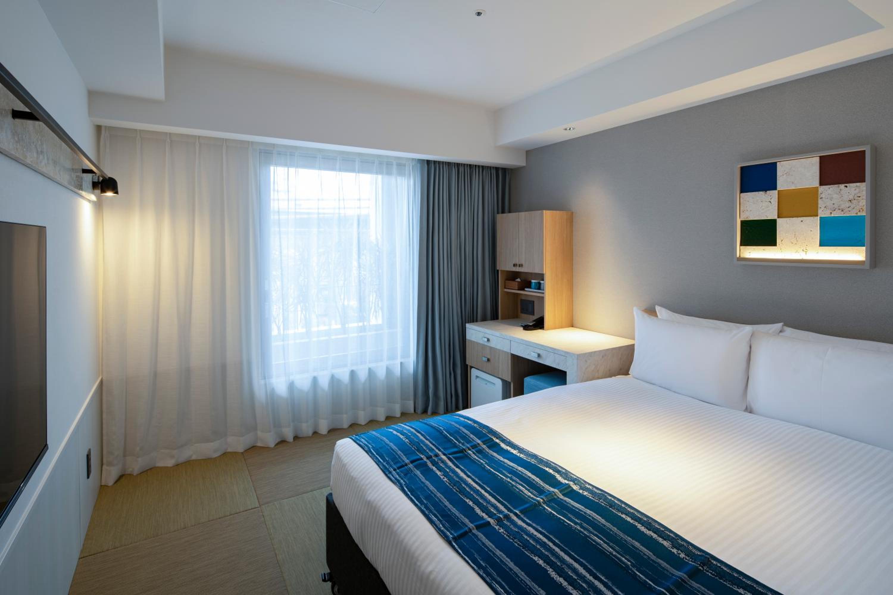 ROOM, SINGLE