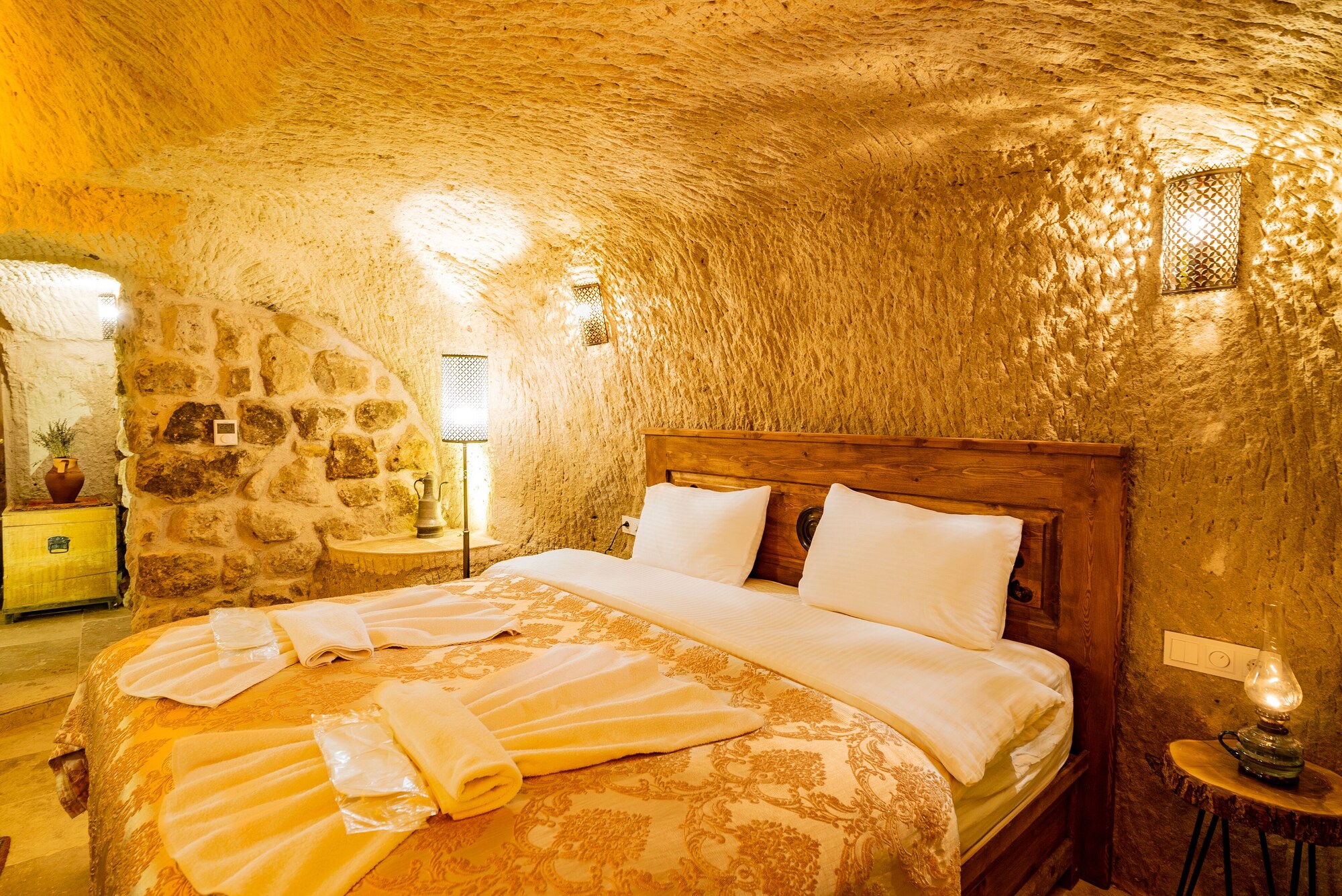 SUITE, KING BED, PRIVATE POOL