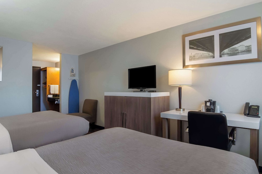 غرفة قياسية بسريرين كوين، Quality Inn & Suites Silverdale Bangor-Keyport 10/10