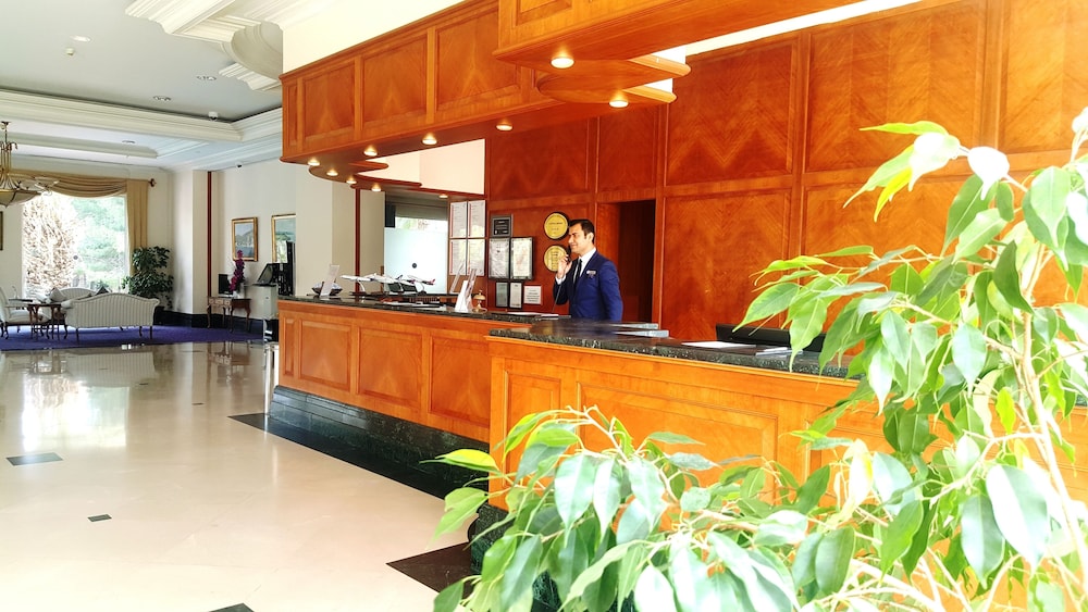 Ic Hotels Airport 8/69